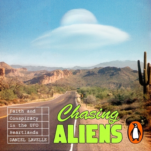 Book cover of Chasing Aliens by Daniel Lavelle