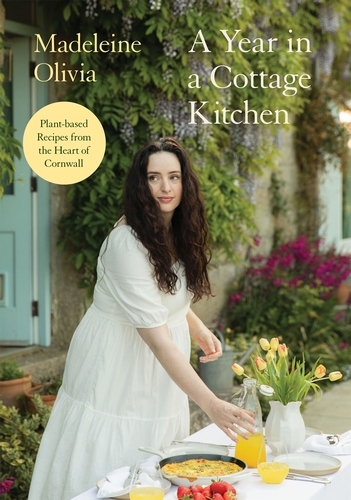 Book cover of A Year in a Cottage Kitchen by Madeleine Olivia