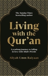 Book cover of Living with the Qur’an by Aliyah Umm Raiyaan